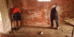 Adaptacja stodoły na dom zeroenergetyczny – osuszanie ścian