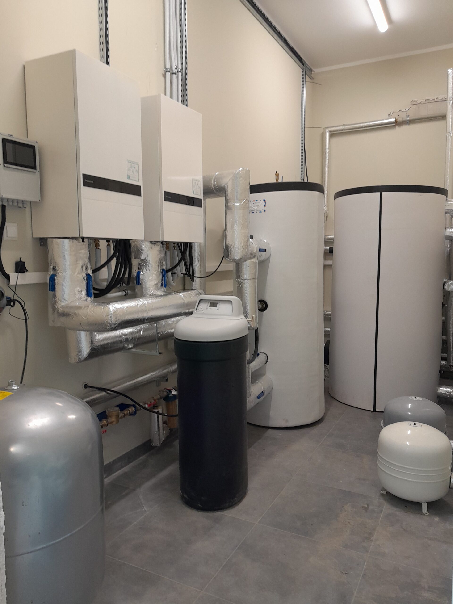 Montaż pomp ciepła na obiekcie kompleksu sportowego w Koluszkach