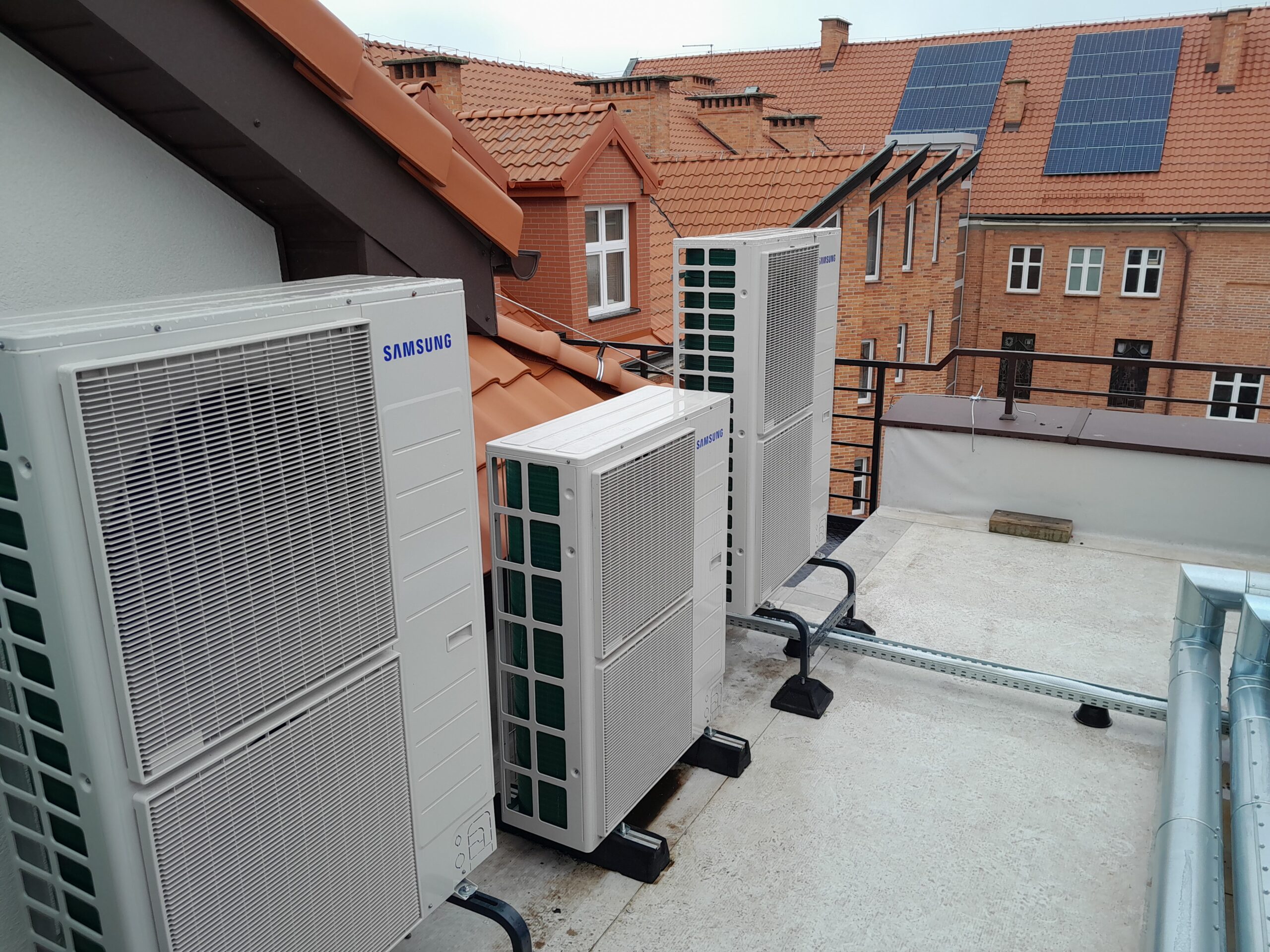 Montaż pomp ciepła w budynku internatu Technikum im. Św. Józefa w Kaliszu
